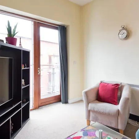 Quiet 1 Bedroom Escape In City Centre Hilr24