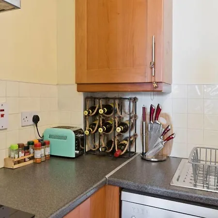 Apartment Quiet 1 Bedroom Escape In City Centre Hilr24