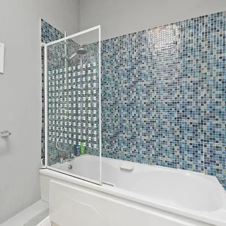 Quiet 1 Bedroom Escape In City Centre Hilr24